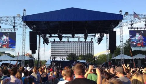staging-image screen on stage